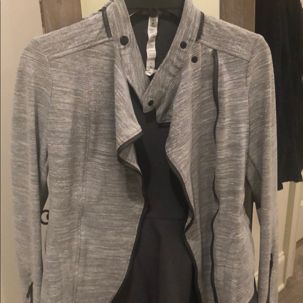 LuluLemon Ruffle Peplum Zip Up